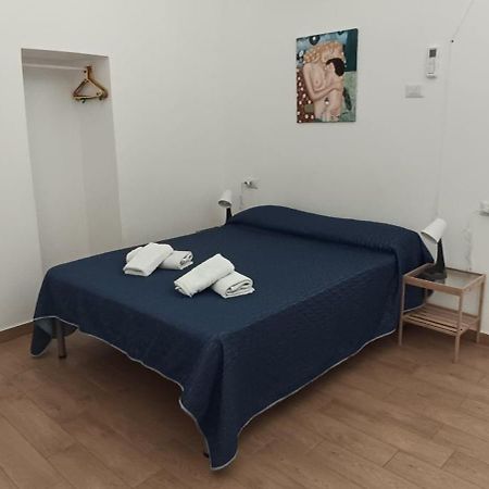 Casa Laura Oliva Mancini Bed and Breakfast Neapel Exteriör bild