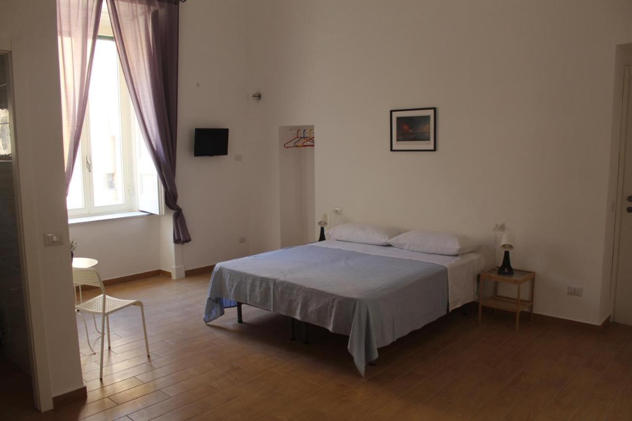 Casa Laura Oliva Mancini Bed and Breakfast Neapel Exteriör bild