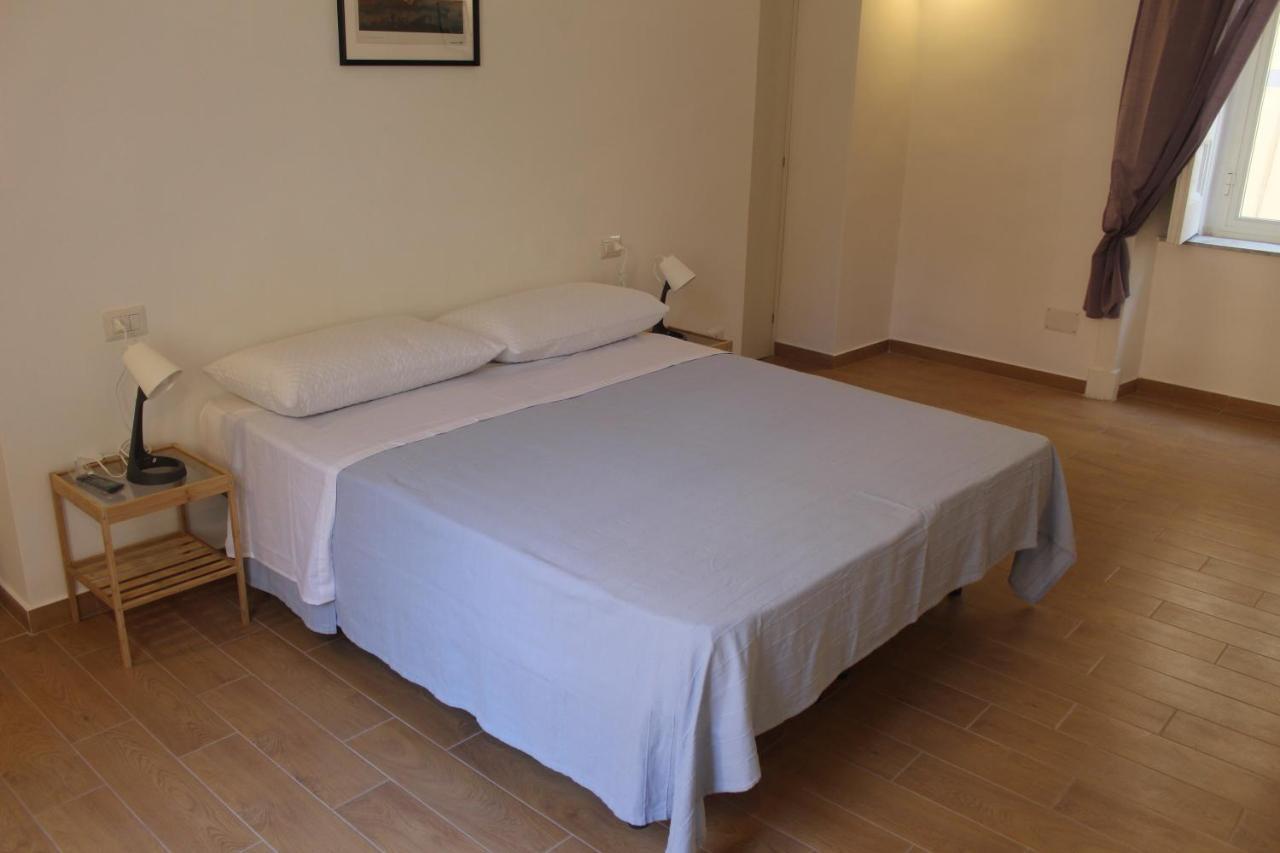 Casa Laura Oliva Mancini Bed and Breakfast Neapel Exteriör bild